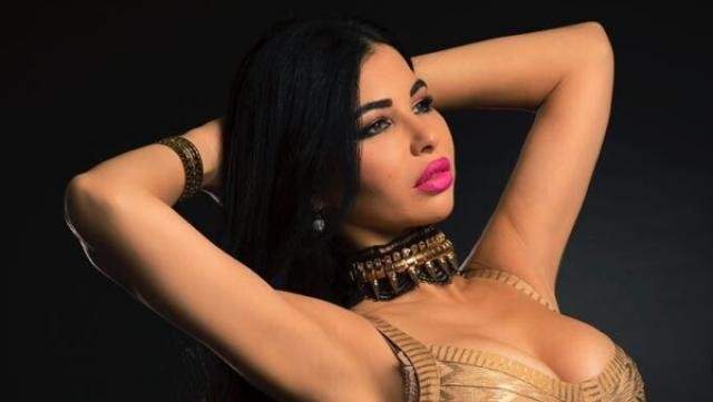 الفنانة الجزائرية ياسمين نيار