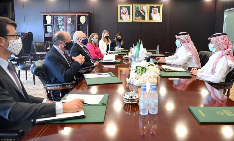 المبعوث الأمريكي « ليندركينغ » يناقش اشتراطات الحوثيين في الرياض
