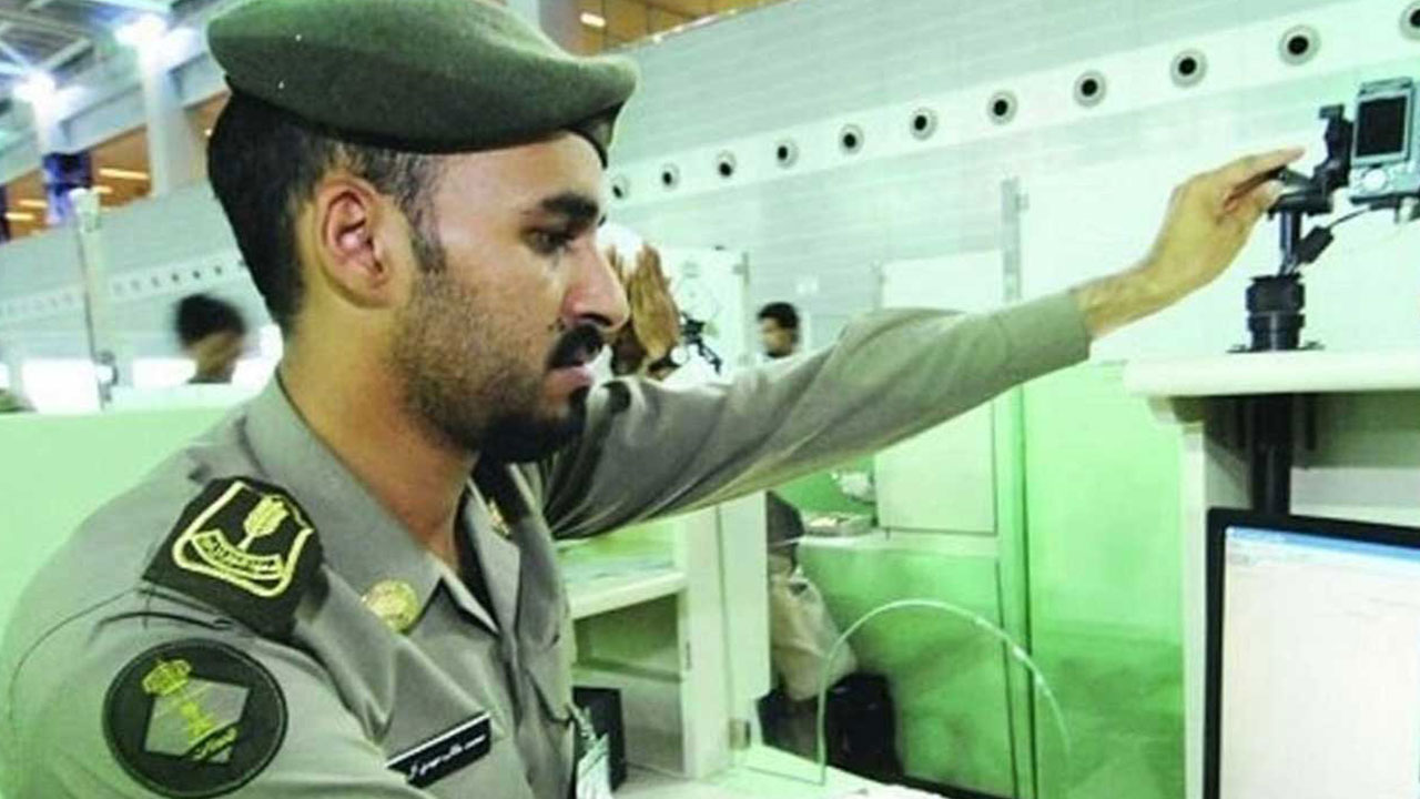 هام: السعودية توجه ضربة قاضية لهذه الدولة بترحيل ابناءها المتواجدين ومنع دخول جميع افرادها للمملكة!!