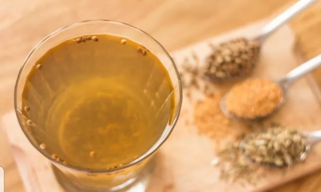 مشروب ساخن يتوفر في كل منزل ..  سلاح فتاك يمنع تراكم الكوليسترول والقضاء على الكرش نهائيا وينهي معاناة التهاب المفاصل!
