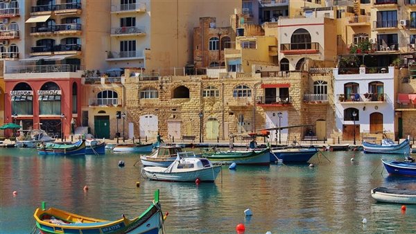 ليسوا عربا .. دولة أوروبية سكانها يتحدثون العربية !
