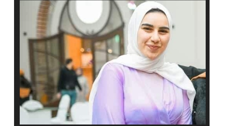 بعد قيام والدالها بفعل هذه الكارثة معها ..فتاة صغيرة تطلق عيار ناري على رأسها..تفاصيل مرعبه