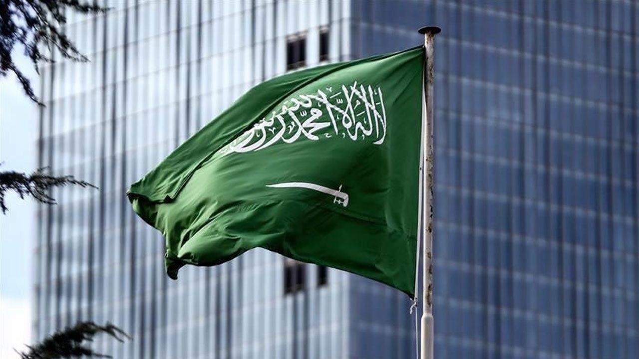 تحذير هام ..السعودية تعلن تغريم وترحيل أي مقيم يتحدث أو يناقش تلك الامور داخل المملكة