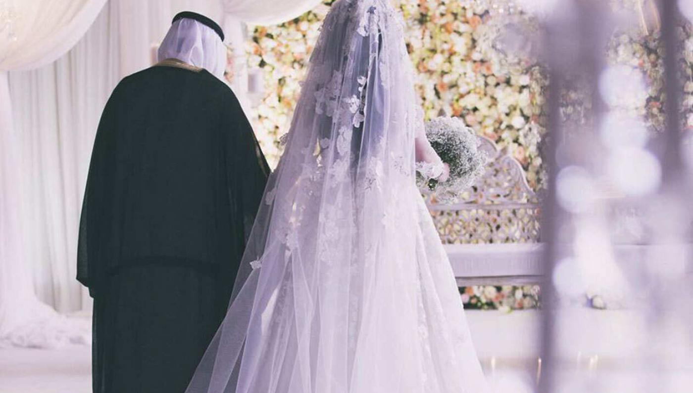 فتاة سعودية ترفض الزواج من شاب عشريني وتطلب الزواج بوالده الستيني (تفاصيل صادمة)