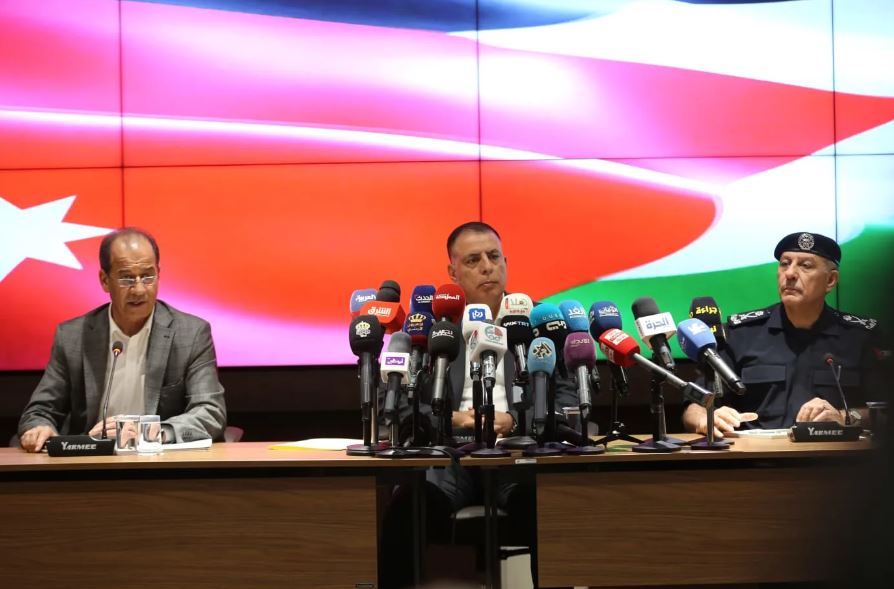 غضب عام في الأردن  إثر مقتل مسؤول أمني.. وتوعد رسمي للخارجين عن القانون 