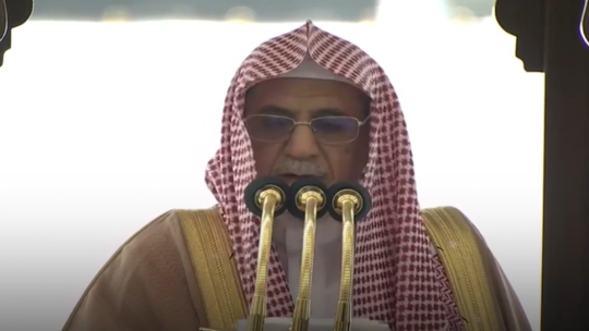لحظات مؤثرة.. بكاء إمام الحرم المكي على ضحايا زلزال سوريا وتركيا خلال صلاة الغائب