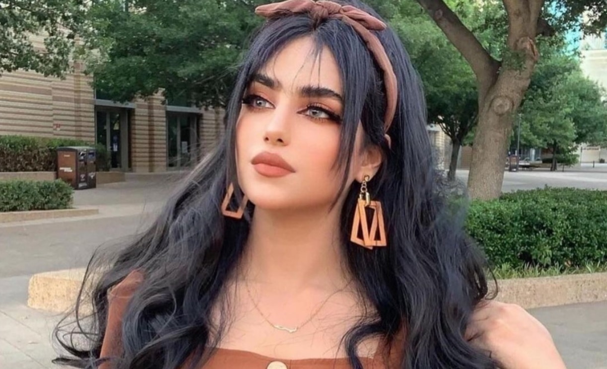 فتاة  - ارشيف