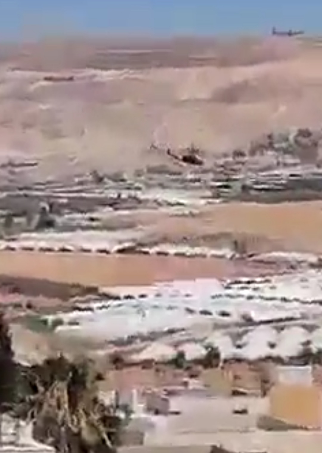 عاجل:  شاهد لحظة سقوط طائرة مروحية في عمان..  وهذا مصير طاقمها ( تفاصيل اولية ) 