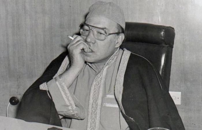 شاهد صورة نادرة جدا للفنان الكبير فريد شوقي على فراش الموت .. والمفاجأة من كان بجواره حتى اللحظة الأخيرة؟.. لن تصدق من يكون
