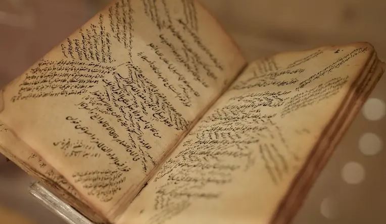 بمناسبة الاحتفال بيوم اللغة العربية .. شاهد أقدم وأندر المخطوطات في السعودية 