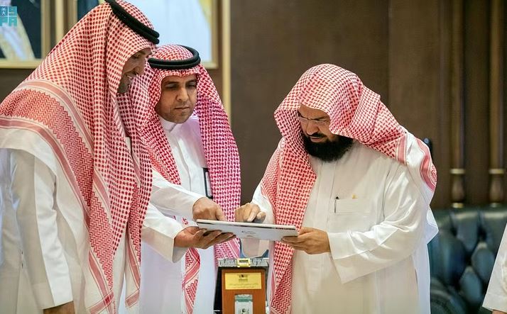 شاهد الشيخ السديس يظهر في هذا المكان بعد اختفائه لفترة وقيامة  بهذا الأمر !