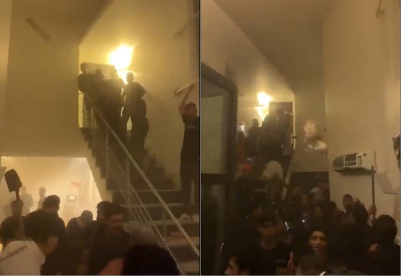 شاهد بالفيديو .. لحظة إحراق العراقيين للسفارة السويدية بعد إحراق القرآن في السويد 