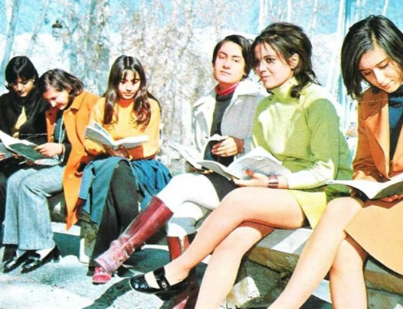 فتيات ايرانيات في الثمانيات