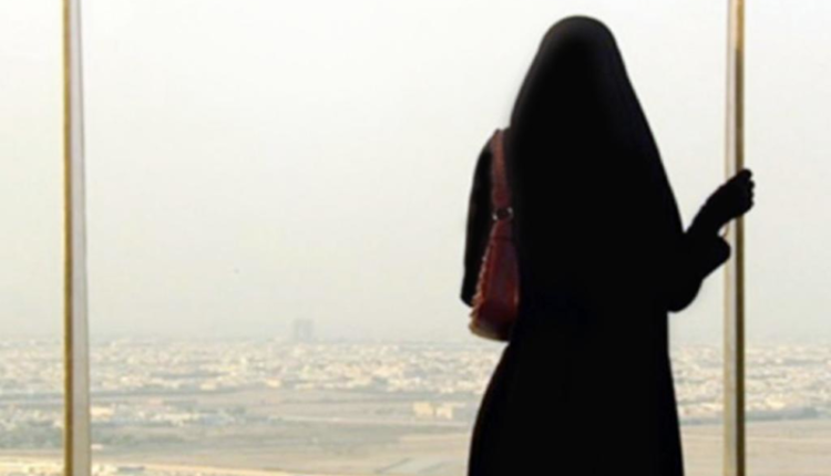 في السعودية: شابة دخلت محل وقامت بفعل صادم مع العامل.. والمفاجأة كيف تم كشف امرهم!