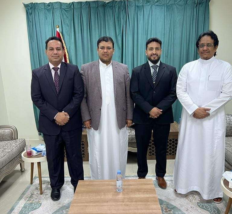 اليمن : تفاصيل أول لقاء لقيادات بالإنتقالي بعضو مجلس الرئاسة عبدالله العليمي 