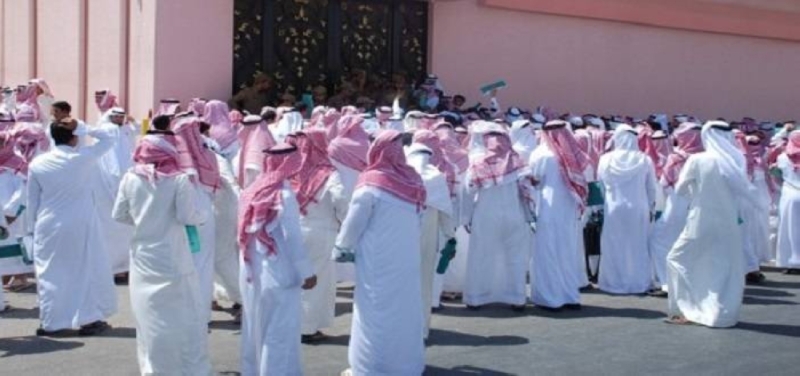 ضربة موجعة للوافدين في السعودية..الموارد البشرية تعلن بدء توطين وظائف هذا القطاع بنسبة 100%
