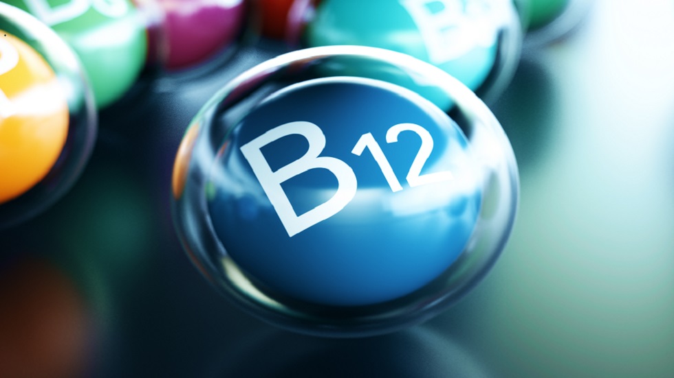 فيتامين B12
