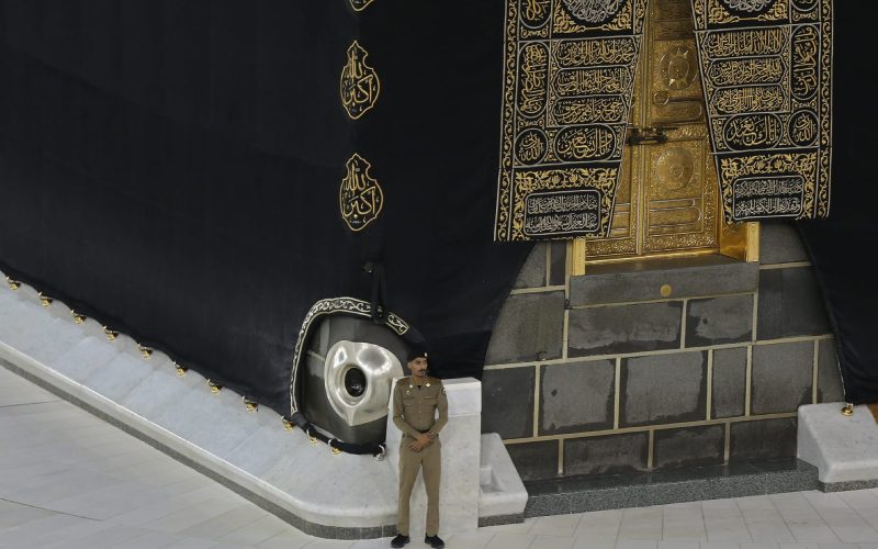 قبل موسم الحج.. تحرك عاجل من السعودية بشأن الحجر الأسود والركن اليماني