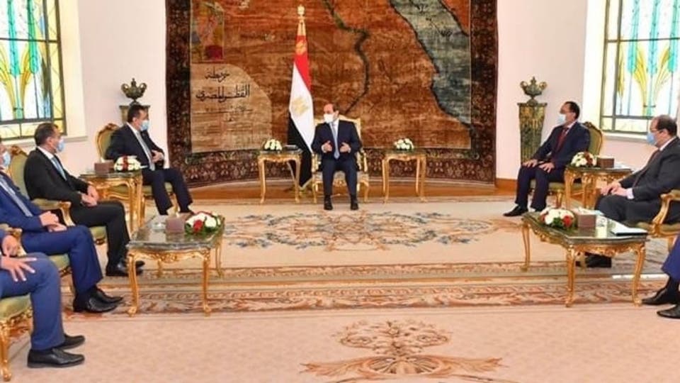 الرئيس المصري يؤكد استمرار وقوف بلاده إلى جانب أمن واستقرار اليمن وحكومته الشرعية