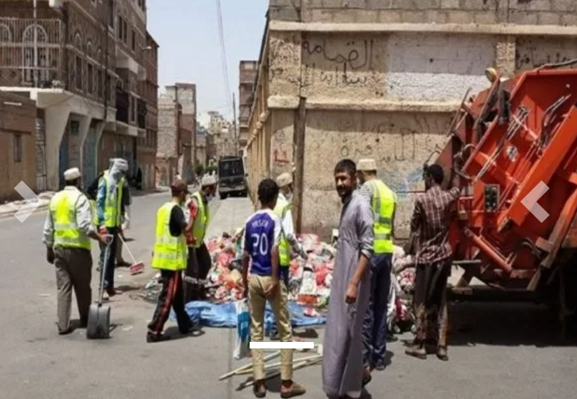 بلطجي يعتدي على عدد من عمال النظافة بالطعن والضرب العنيف في صنعاء القديمة 