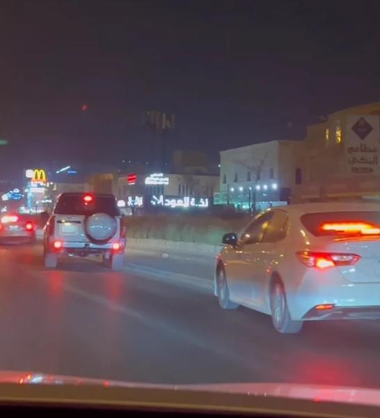 المرور السري السعودي يطارد سيارة يقودها مقيم يمني.. ما حدث عند تفتيشها صدم الجميع!