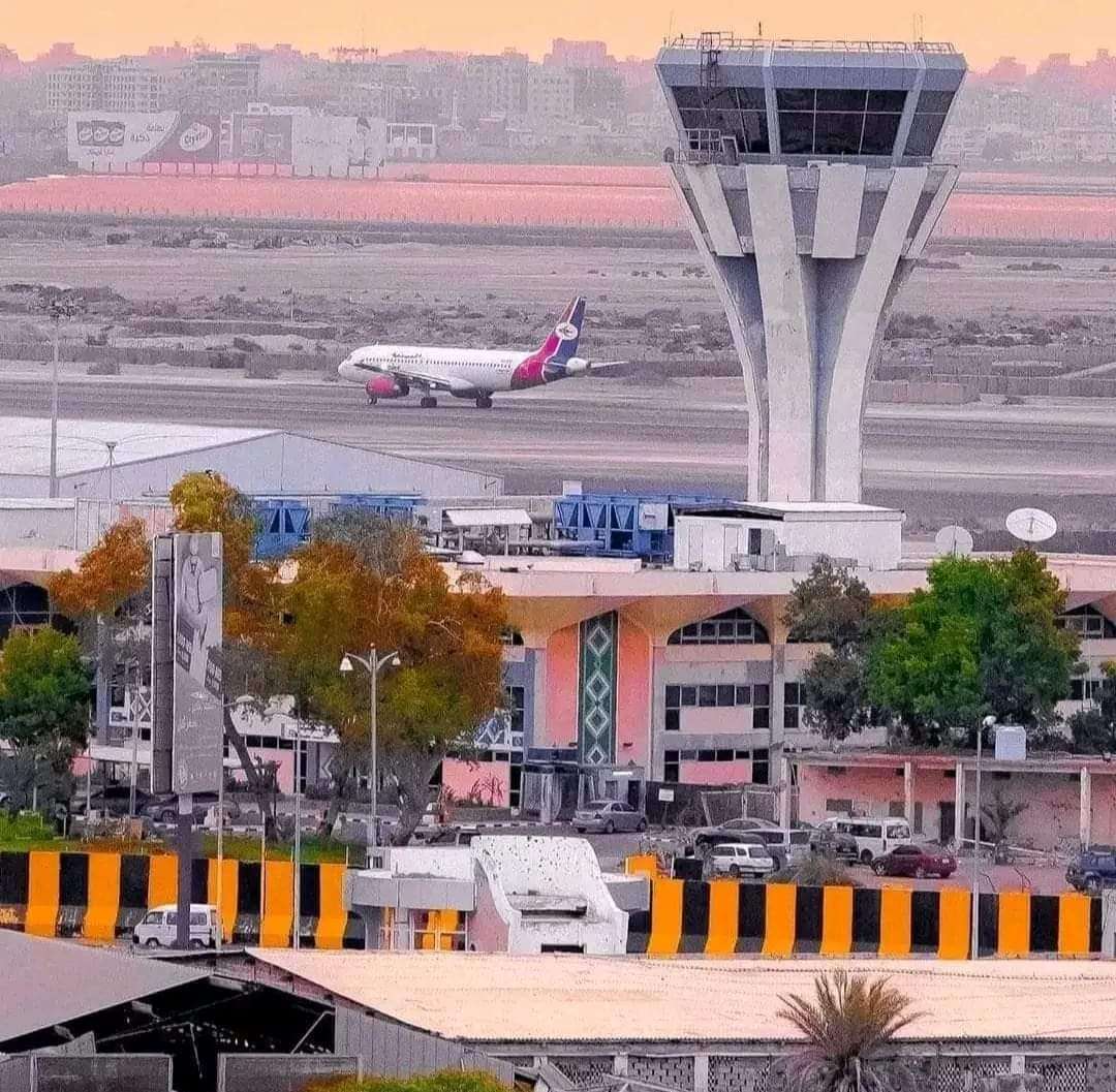 سلطة الجوازات بمطار عدن الدولي تلقي القبض على مطلوب قادما من هذه الدولة 