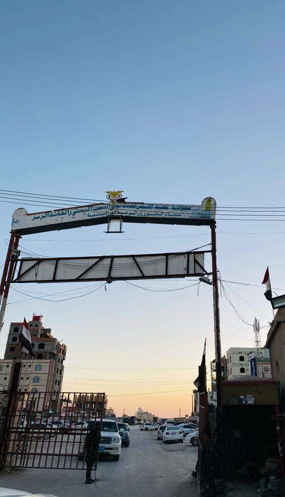اليمن : قوات عسكرية تسيطر على اهم منفذ يربط اليمن بعمان عقب قيام مسلحين باغلاقه