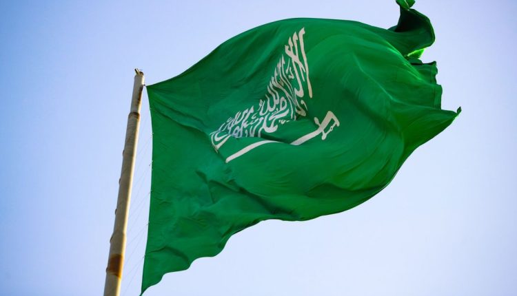 السعودية من اليوم إيقاف تأشيرات الزيارات العائلية لهذه الفئات الاجانب!!