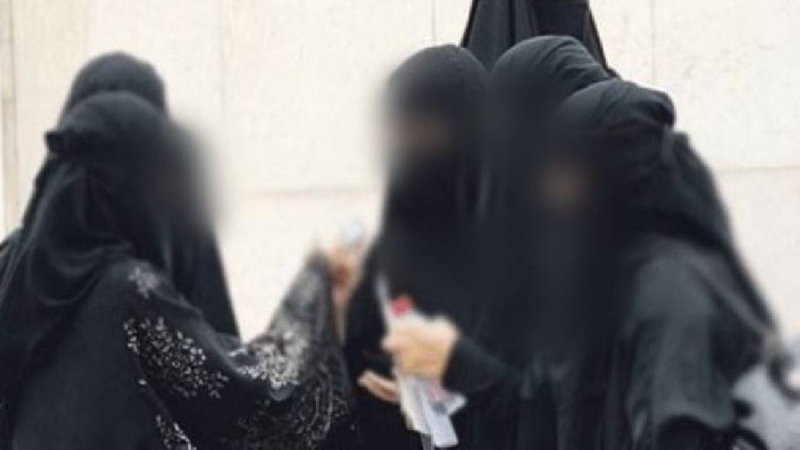 معلمة سعودية تصدم المعلمات وتعترف لهن بزواجها من زوج احدهن !