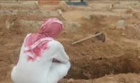 شاهد سعودي دفن زوجته في الصحراء وبعد 9 أشهر حدثت معجزة خارقة لا يتصورها أي احد من البشر!! 