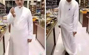 إعلامي سعودي يشعل مواقع التواصل بسبب فيديو لشخص يرتدي ملابس باهضة الثمن