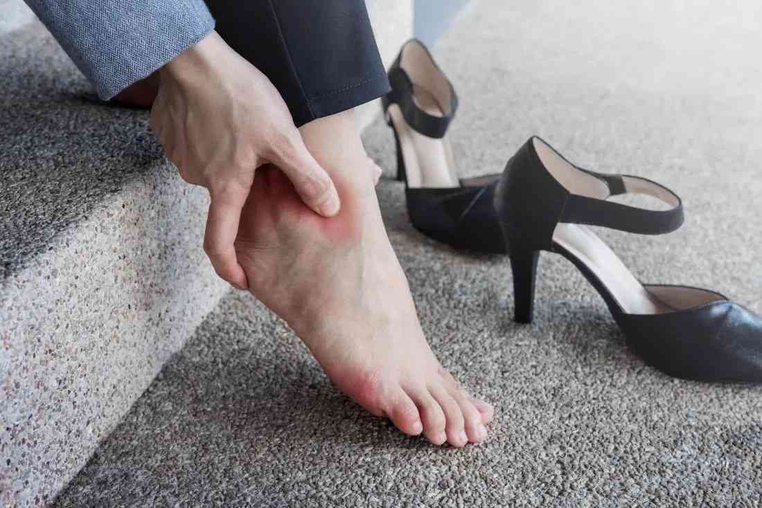 ظهور هذه العلامات على قدميك تشير إلى ارتفاع نسبة السكر في الدم بشكل خطير  ؟ 