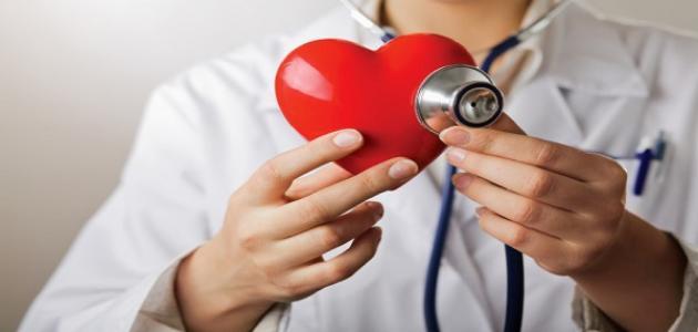 تناول هذه الفاكهة على الريق تحمي القلب وتقوي الذاكرة وتخفض ضغط الډم فوراً