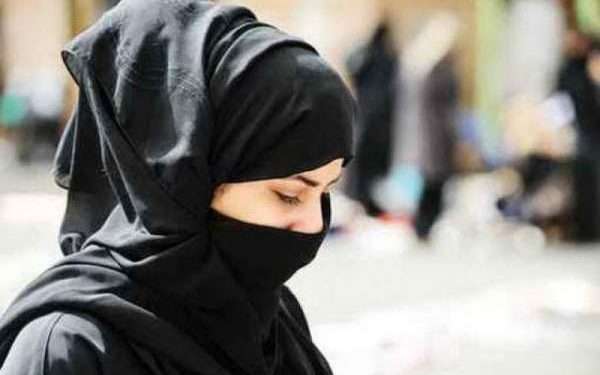 رجل دخل على زوجته المنزل فوجدها تمارس «الشذوذ الجنسي» مع جارتها .. لن تتخيل ردة فعله؟