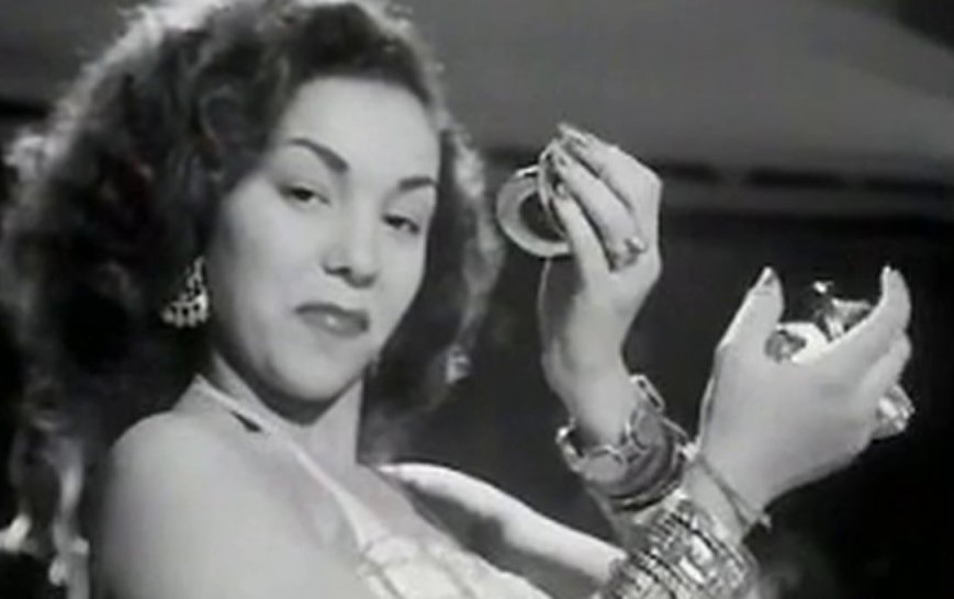 الفنانة نعمت مختار 