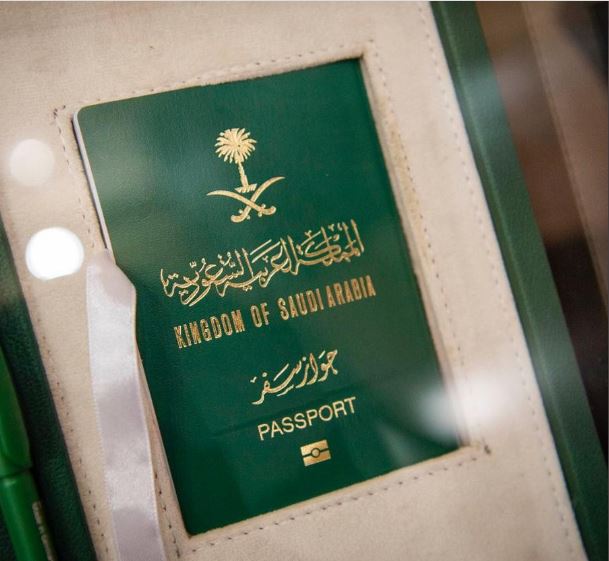 الجوازات تعلن رسوم الإقامة الدائمة في السعودية وشروطها المفاجئة.. وتكشف عن قائمة الأسعار الجديدة 