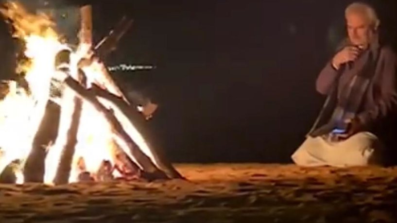 السعودية تشهد ضجة بسبب فيديو لـالوليد بن طلال داخل مخيمه وأمامه نار مشتعله..  شاهد 