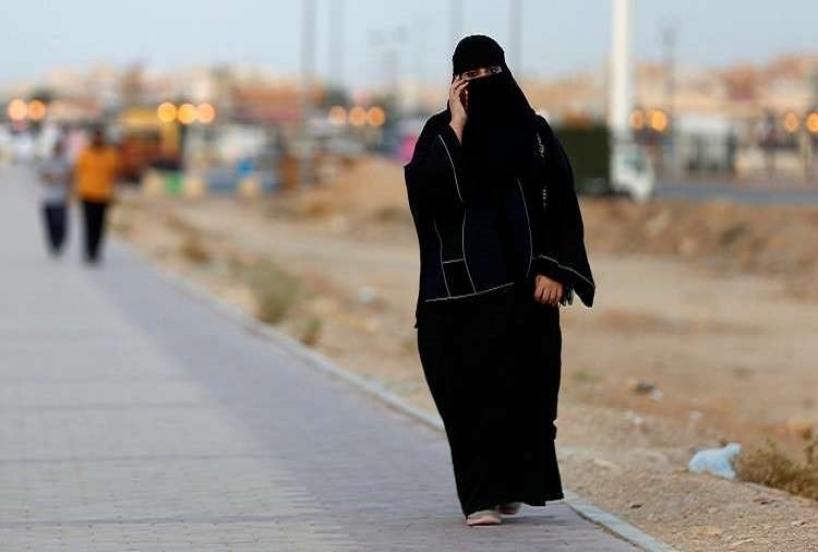 امرأة منقبة - ارشيفية