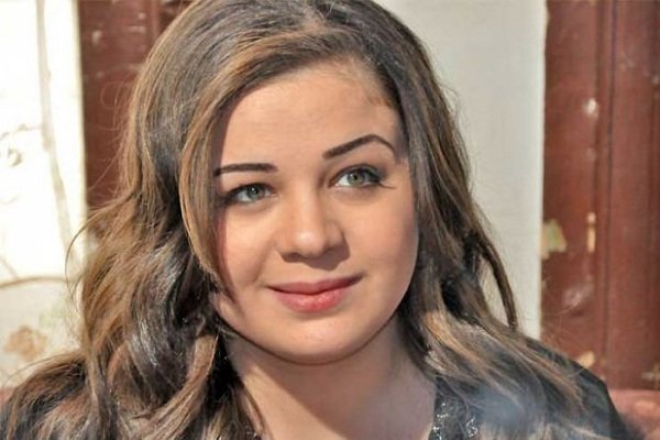 ربما تذكرون الفنانة الجميلة التي لعبت دور دلال في مسلسل باب الحارة ..  وزير العربي تزوجها و لن تصدقوا وكم دفع مهرها!