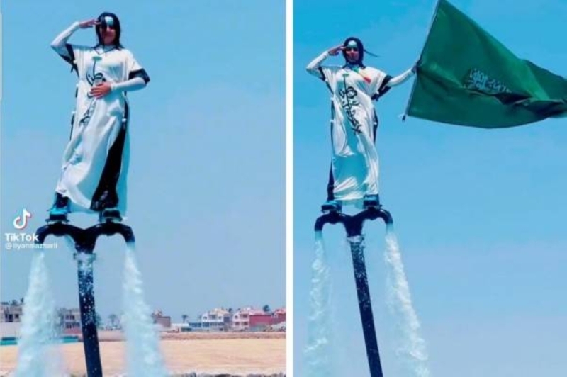 فتاة سعودية تحتفل باليوم الوطني  في المملكة بطريقة مختلفة داخل مياه البحر .. صورة