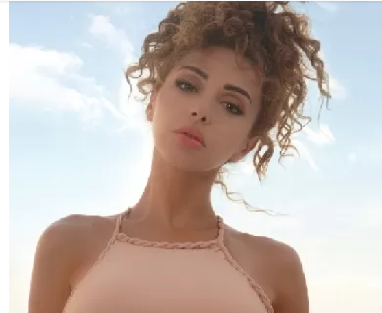 في ظهور صارخ وبإطلالة جريئة ميريام فارس تفجر غضباَ واسعاً وترتدي ستارة فقط  !! (صورة)