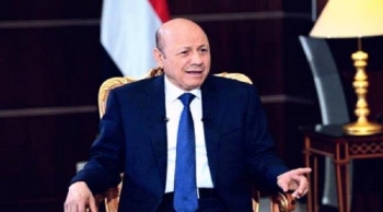الرئيس العليمي يحسم الجدل بشأن الخلافات بين أعضاء المجلس الرئاسي ومنع الزبيدي من العودة إلى عدن(تفاصيل مفاجئة)
