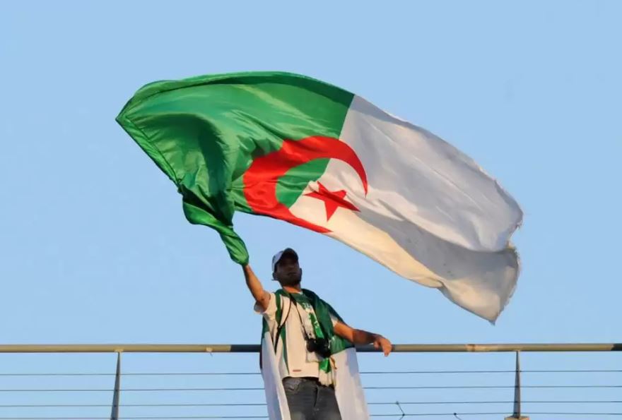 ماذا يجري في الجزائر ؟ .. قرار بإخلاء جميع شوارع العاصمة من السيارات