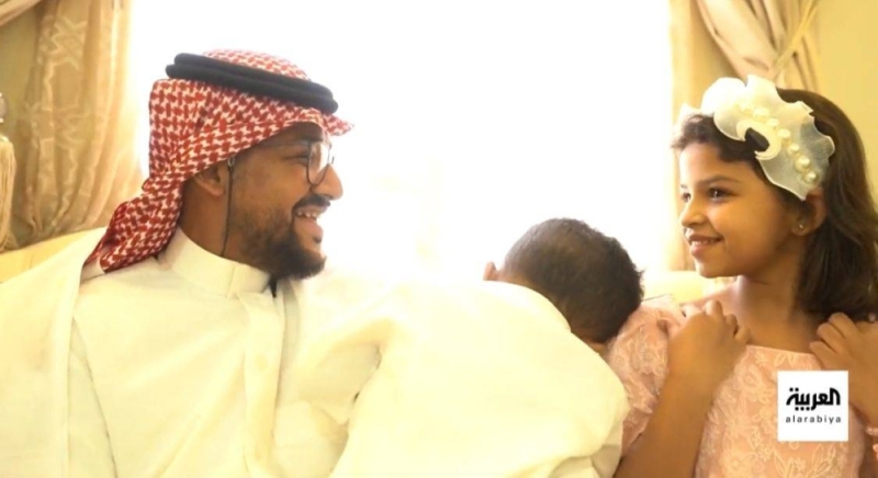 شاهد مواطن سعودي يروي معاناته مع مرض القلب.. ويكشف كيف عاش ب 3 قلوب أحدهم صناعي