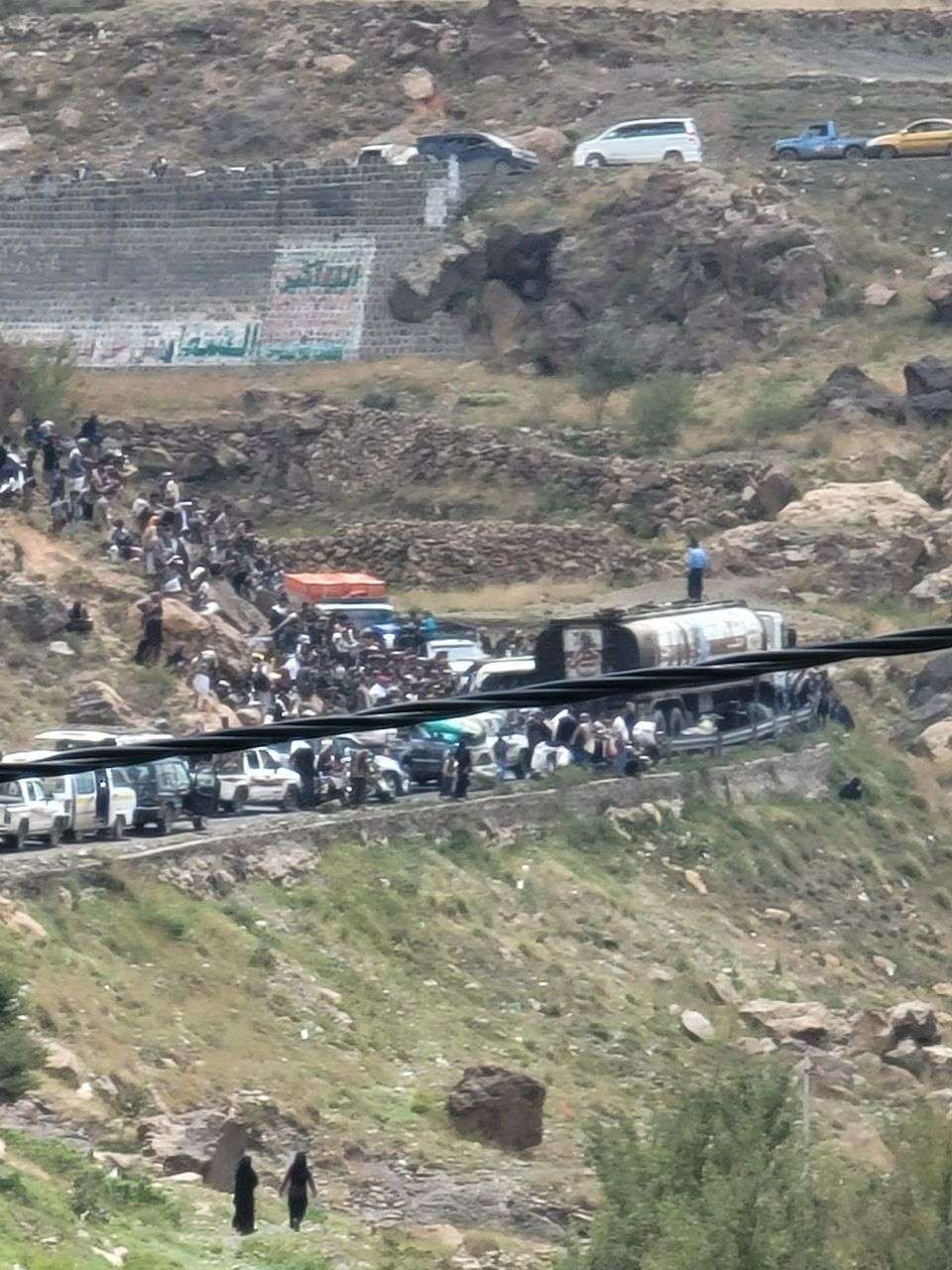 اليمن..  قطع الخط الرئيسي بين العاصمة صنعاء والحديدة عقب حدوث هذا الامر الكارثي ( شاهد الصورة)