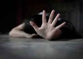 ثلاثة وحوش بشرية تخطف فتاة في سن الزهور وهذا ما فعله بها حتى لفظت أنفاسها الأخيرة