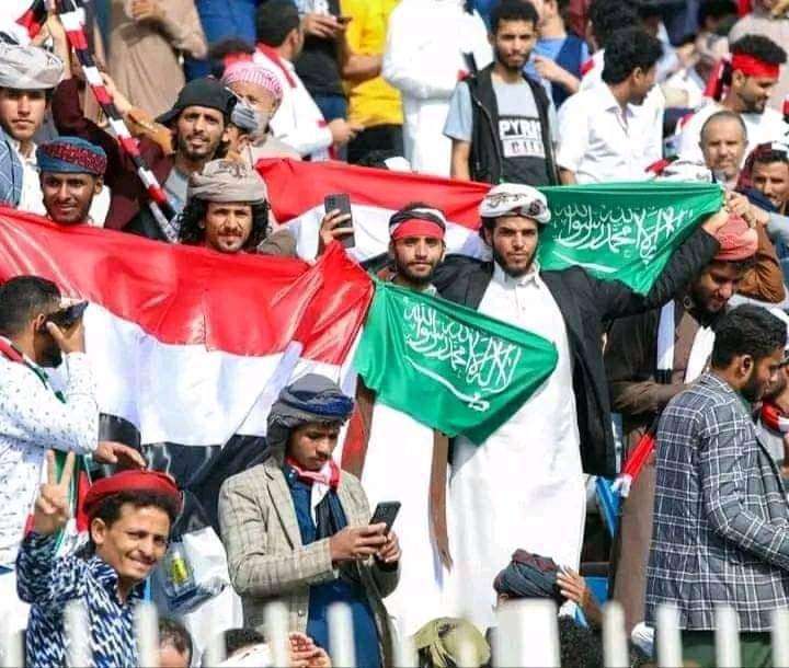 تعليق ناري لـ محمد جميح على خروج الجماهير اليمنية و رفع علمي السعودية واليمن..لن تتوقع ماقال