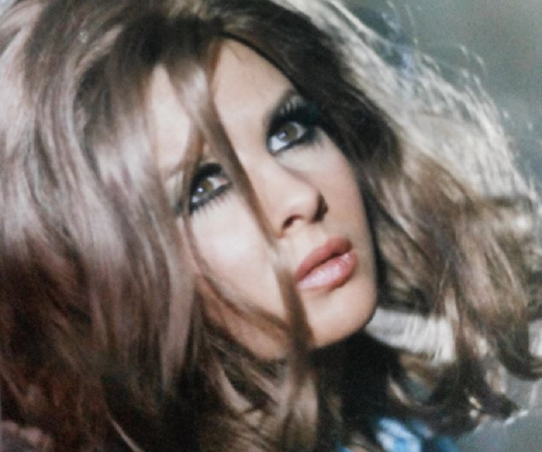 الفنانة اغراء