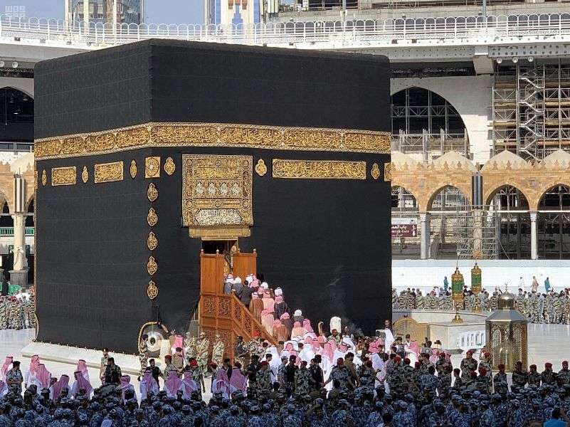 جريمة هزت السعودية لم تحدث من قبل.. شخص يقتل معتمرين من أبناء بلده طعنا في مكة (صور)