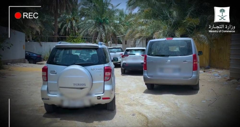 مداهمة مستودع في مزرعة مهجورة بالأحساء السعودية وعند تفتيشها كانت المفاجأة!